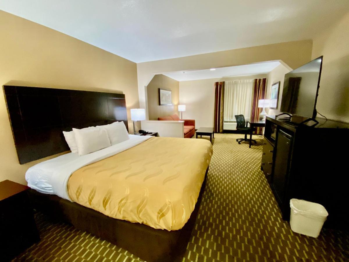 Quality Inn & Suites Pine Bluff Ngoại thất bức ảnh