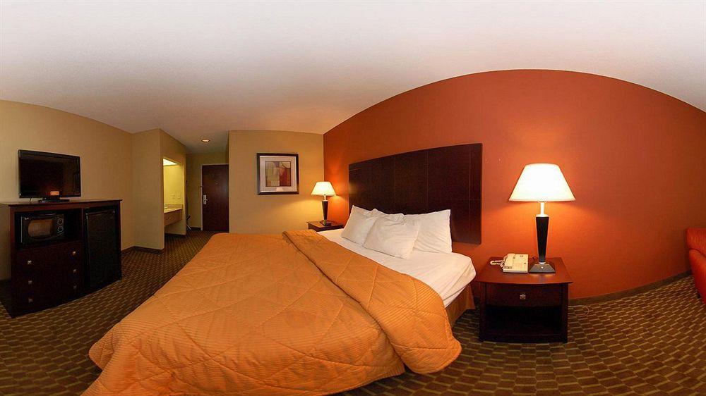 Quality Inn & Suites Pine Bluff Ngoại thất bức ảnh