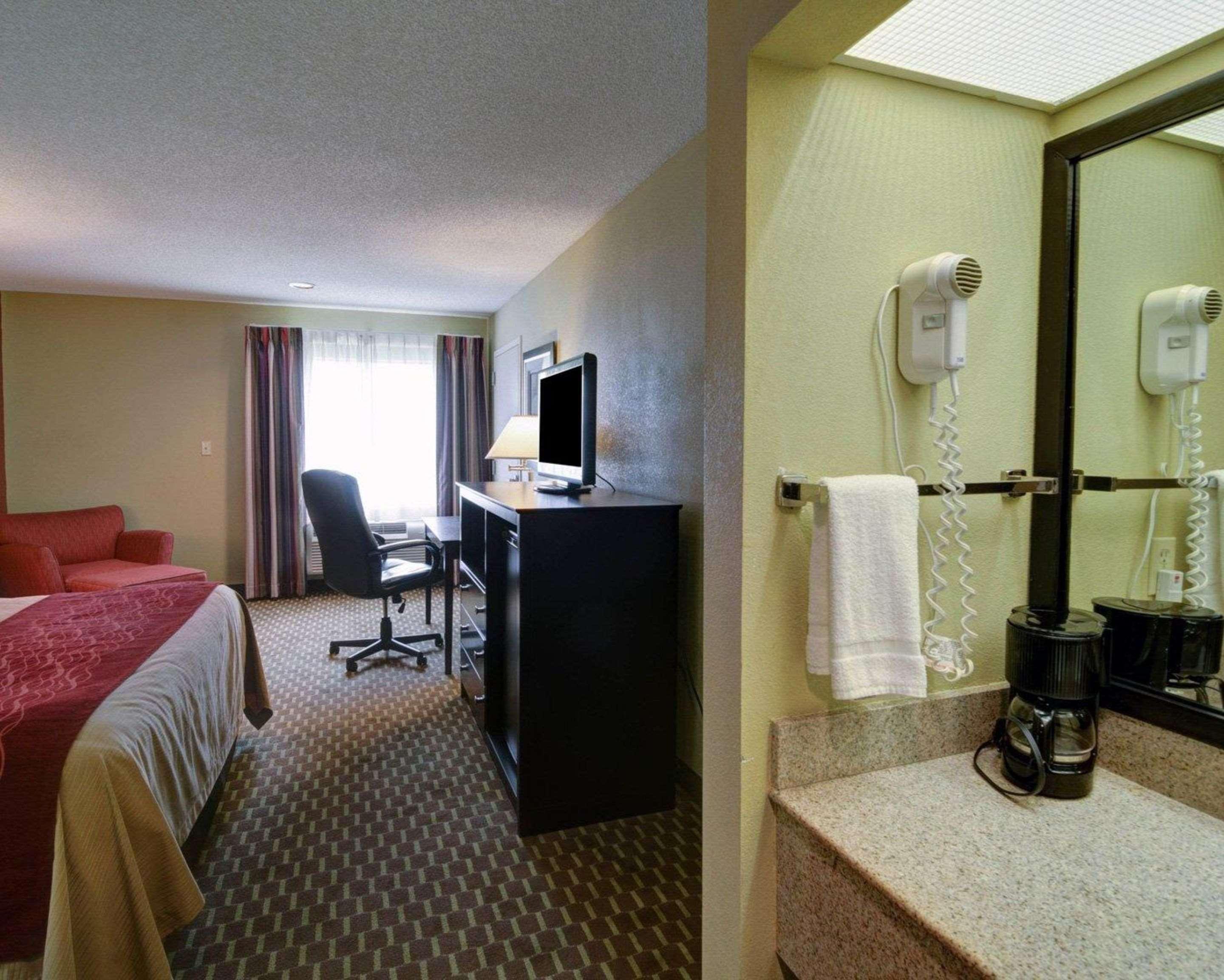 Quality Inn & Suites Pine Bluff Ngoại thất bức ảnh